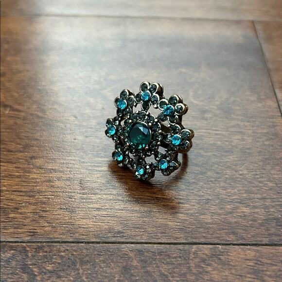 Fun Cocktail Flower Ring with Antique Gold Metal, Aqua and Green, Size 5 - Picture 3 of 16